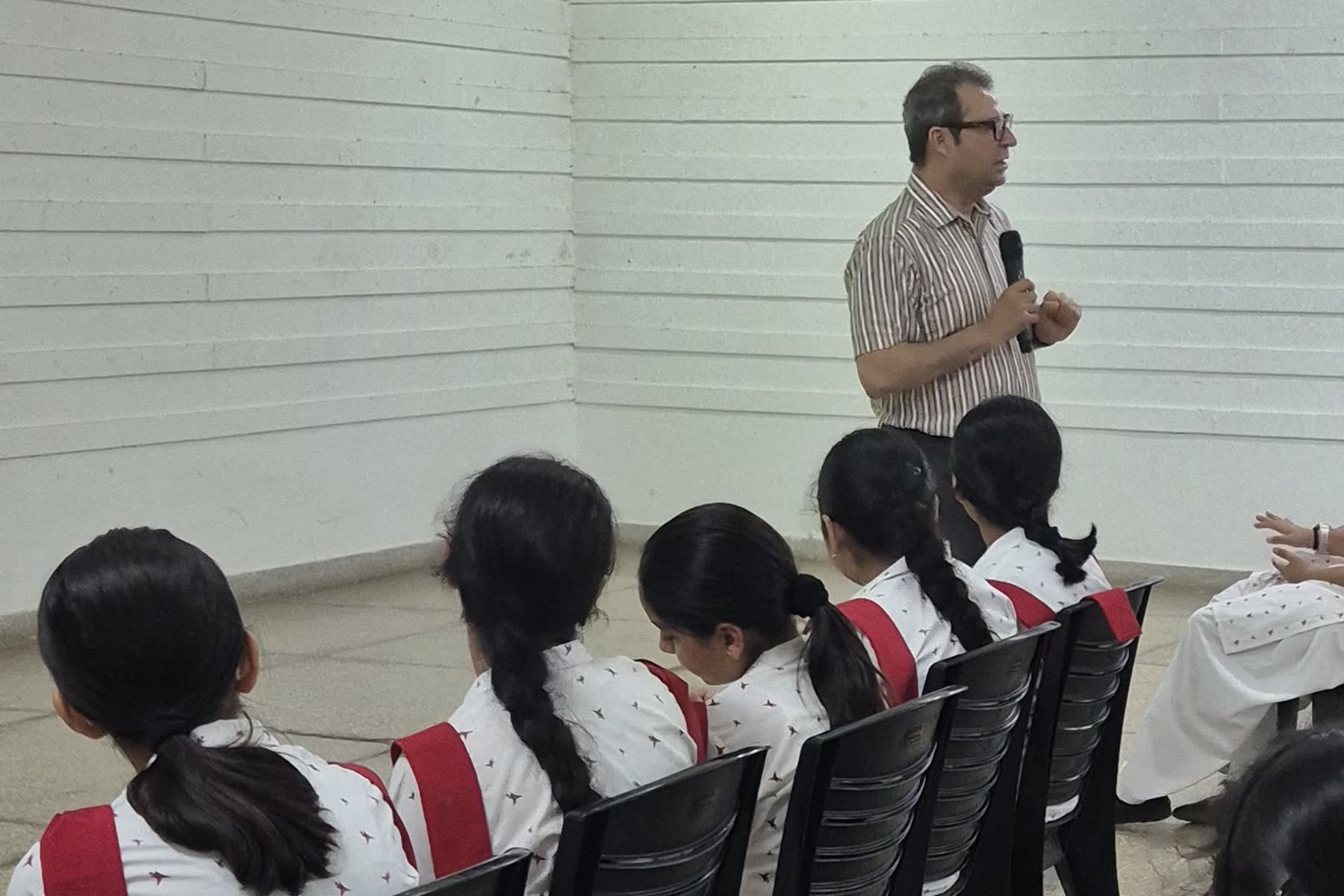 A Rosemounts facilitator speaking to Grade 6–8 students at Hopetown Girls’ School, photographed from behind the students