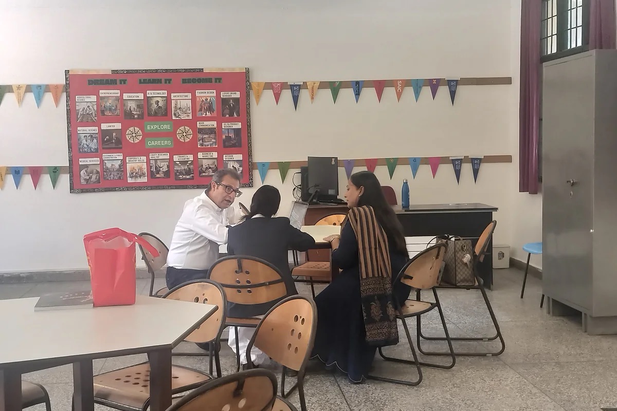 A Rosemounts counsellor and student reviewing career information together