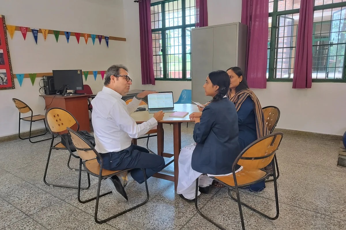 A Rosemounts counsellor discussing career options with a student at Hopetown Girls' School